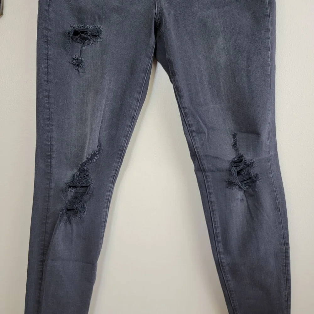 American Eagle Skinny Jeans Jegging Super Low Black Distressed Frayed Crop AE 10